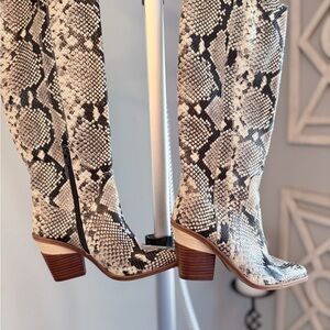Gianni Kellbie Snakeskin Print Women’s 6.5 Cowboy Boots